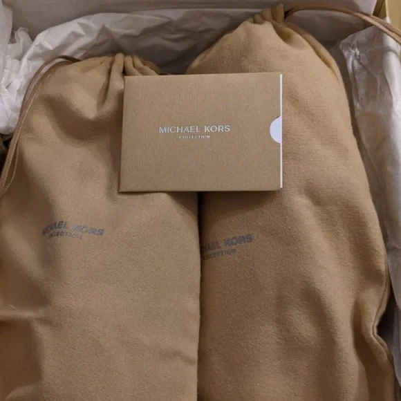 Michael Kors Collection Eloise Studded Pumps / Heels - Picture 5 of 13